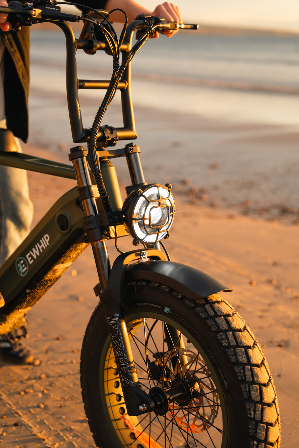 Grip every surface.